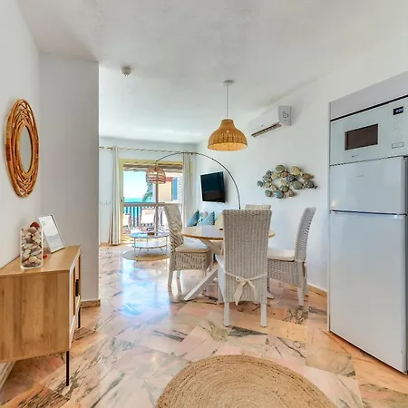 Sea Front Apartment *